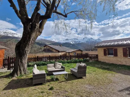 Large family home in the mountains with swimming pool Отели рядом с достопримечательностью «Couvent Saint Jean de Matha»