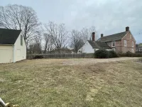 Large Charming Historic House close to Beaches Hotels in Clinton