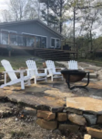 Renovated Cabin on 300 ft Waterfront (Pet Friendly)