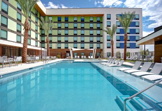 Hampton Inn & Suites 수영장