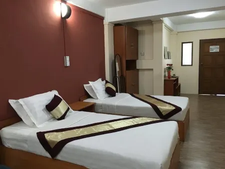 Myint Myat Guest House Отели в г. Botataung