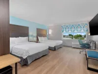 Tru by Hilton Lincoln East Hotels near Abel Stadium