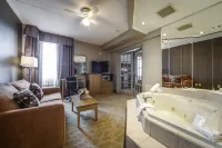 Monte Carlo Inn Airport Suites - Hot Tub