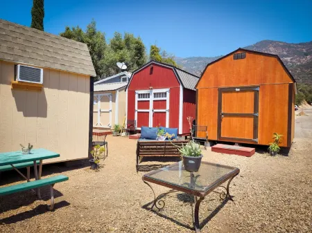 Gena's Sierra Inn and Restaurant LLC