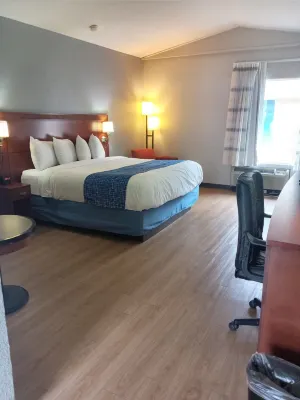 Travelodge by Wyndham Petersburg Hotels near Krupp K5(E) Railway Canon