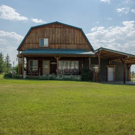 Cozy Cabin, Exceptional Mountain View, Porch, Fireplace, Wildlife, 4 mi to town.