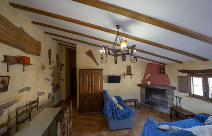 Holiday Home in Laroya with Pool & BBQ