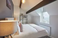 主持人留宿翡翠藏身之處