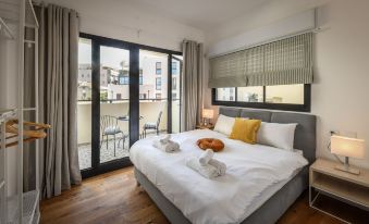 Stylish 2Bd Bauhaus Apt w Balcony