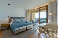 West Cliffs Ocean and Golf Resort Hotels in Serra do Bouro