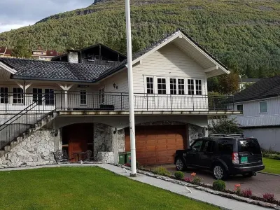 Aarnes House Stryn Hotel dekat LOEN Skylift