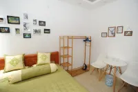 Ruby Lakeview Homestay Các khách sạn gần Trường Trung cấp Y Dược Lê Hữu Trác
