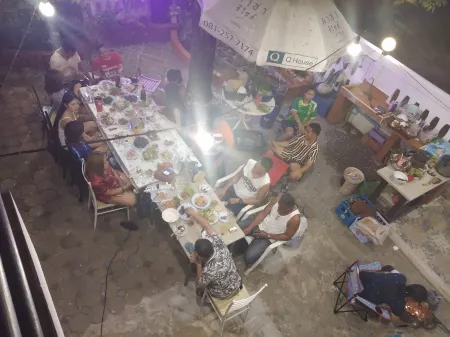 Chomlay Restaurant & Room for Rent