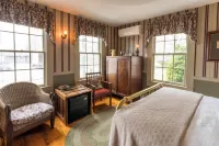 Snug Cottage Hotels in Provincetown
