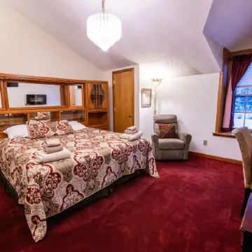 7 Gables Inn & Suites