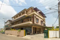 RedDoorz Syariah Near Simpang Sekip Palembang Hotels in Pahlawan