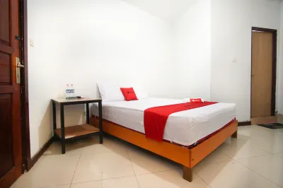 RedDoorz Near Mal Abepura
