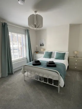 Train Station Cottage Taunton - Walk to town, pet friendly! Отели в г. Тонтон Дин Дистрикт