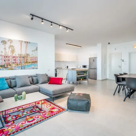 Luxury Garden Apartment Heated Pool