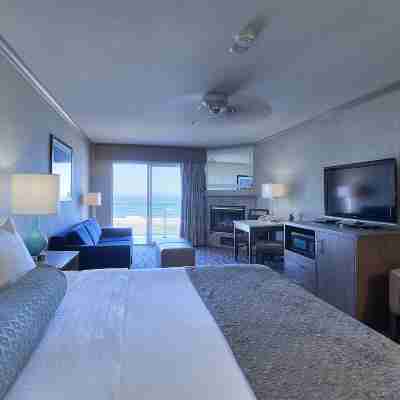 Elizabeth Oceanfront Suites, Ascend Hotel Collection Rooms