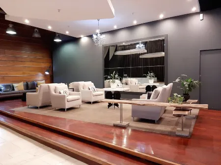 4 on Pritchard Luxury Suites Отели рядом с достопримечательностью «Карлтон-центр»