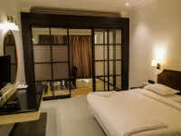 Hotel Sun Shine Inn Hotels near Essel World