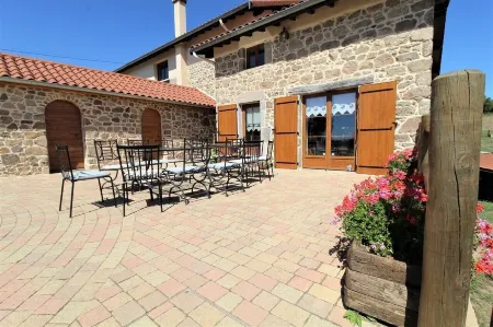 Les Chambres de l'Ouest Отели в г. Фёр