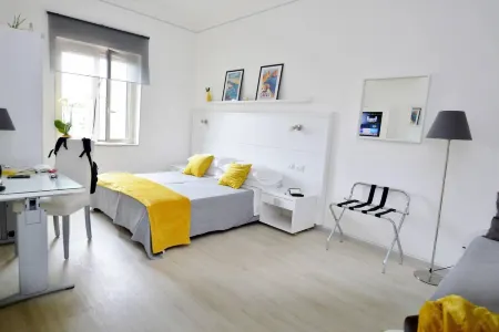 Lovely 3-Bed House in Sorrento for Families Отели рядом с достопримечательностью «Amalfi Coast Paradise»