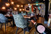 Funky Monk Hotel Hotel di Ongar