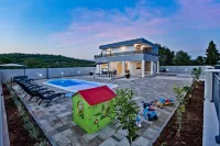 Family Villa with Pool-Peaceful Hvar Island Oasis - วิลล่า