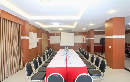 Hotel YNO Castle Kepanjen Отели в г. Malang Regency