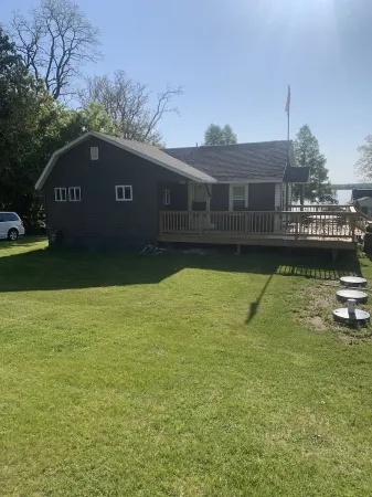 Cozy 2 Bedroom House Overlooking Little Sturgeon Bay