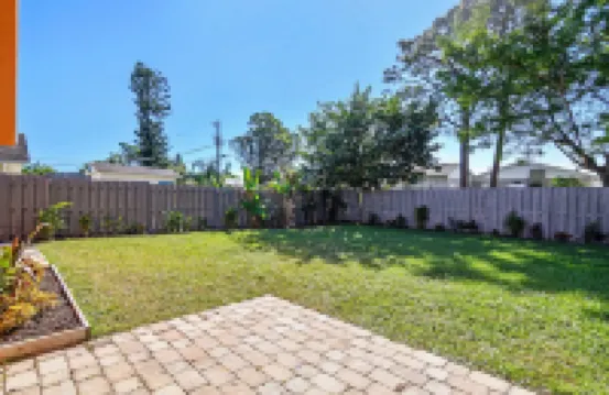 4 Bedroom house just 3 minute drive from Naples beach