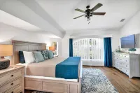 Beach Getaway - Private Pool & Two King Beds Hotels in Sebastian