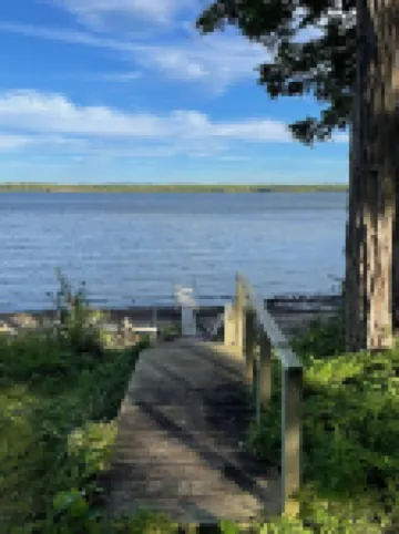 4 Bedroom 2 Bathroom Entire Home with Walk-In Lake Access