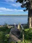 4 Bedroom 2 Bathroom Entire Home with Walk-In Lake Access