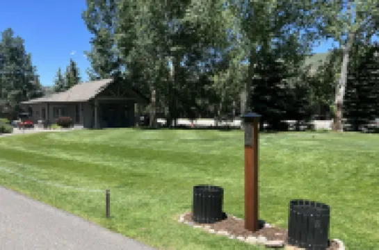 Charming Townhome with Golf Course Views - Cozy Mountain Haven