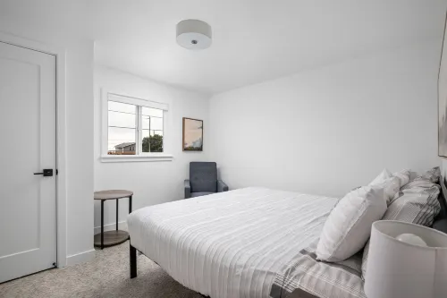 Kitchenette and Nearby Dining Options - Charming Ocean View Oasis Hotels in Rockaway Beach