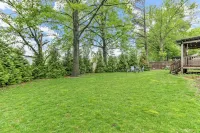 Stylish 3BR Haven, Walk to Bentonville's Best! Hotels in Bentonville