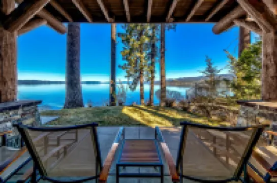 Unobstructed Views and High-End Grill - Exquisite Lakefront Haven
