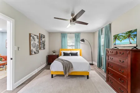 Inviting Curb Appeal and Vibrant Neighborhood Amenities - Charming Oasis