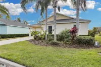 Serene 4 Bed Home with Lake and Conservation Views