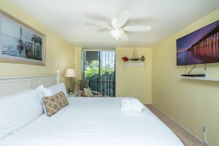 Charming Coastal Retreat with Pool and Garden Views - Inviting Oasis