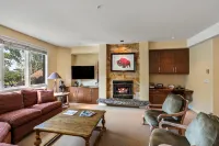 Ski-in/Ski-Out Access and Heated Pool - Stunning Alpine Retreat