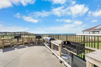 Gulf Front Balcony and Luxurious Amenities - Stunning Beachfront Haven