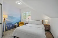 Mountain Spa and Outdoor Fire Pit - Inviting Rustic Retreat Hotels in Lewis County