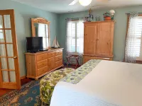 Shared Pool and Cozy Cabana - Enchanting Getaway