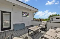 Rooftop Deck and Designer Furnishings - Luxurious Nashville Haven Hotels in Berry Hill