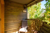 Filtered Lake and Mountain Views - Tranquil Historic Retreat