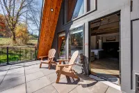 Vaulted Ceilings and Electric Fireplace - Spacious Inviting Retreat Hotels in Garrett County